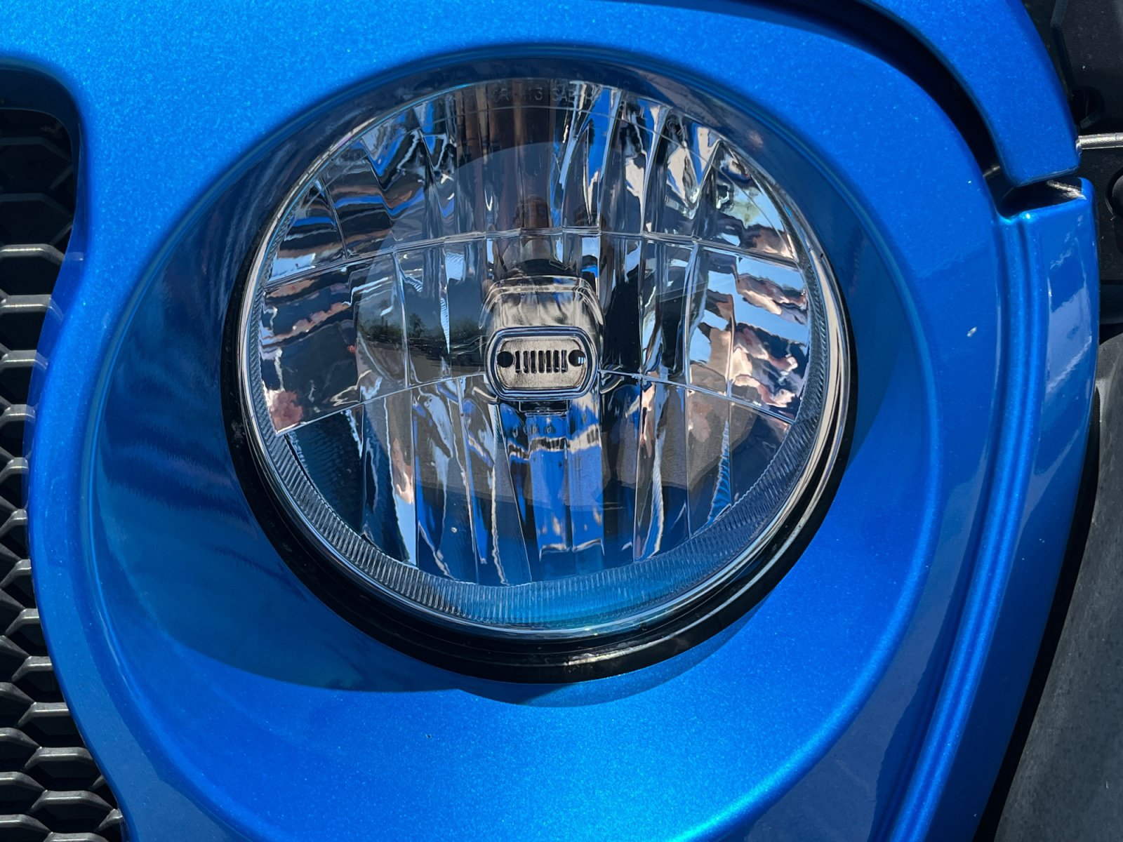 Used 2023 Jeep Wrangler Sport AWD/4WD image 9