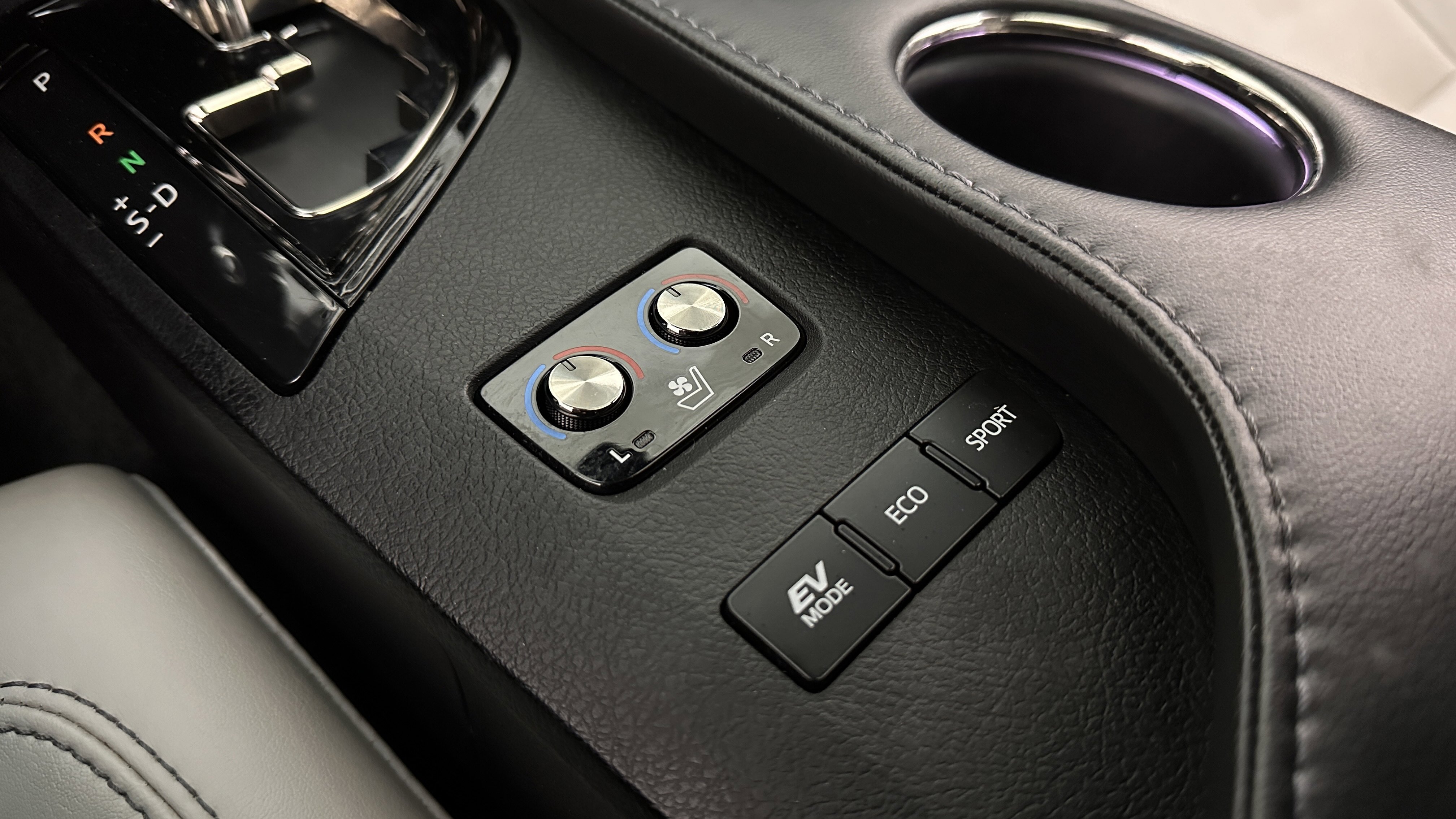 Used 2018 Toyota Avalon Limited w/ Protection Package FWD image 17