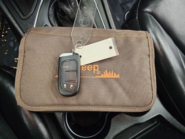 Used 2019 Jeep Cherokee Latitude Plus w/ Comfort/Convenience Group FWD image 26