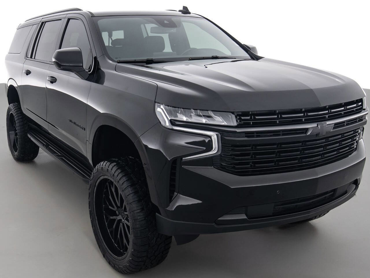 Used 2023 Chevrolet Suburban RST image 1