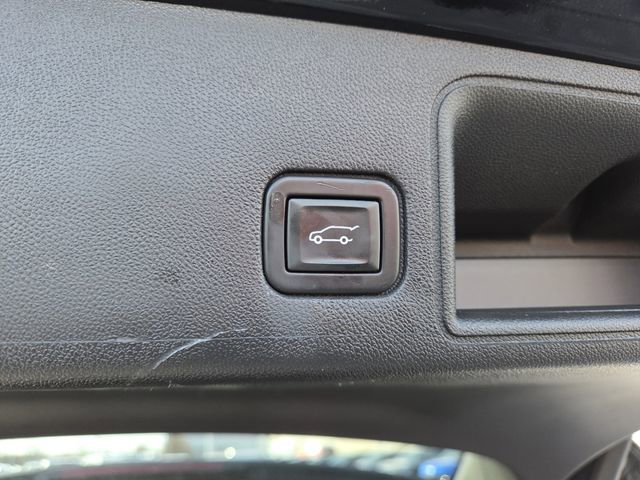 Used 2023 GMC Terrain Denali image 19