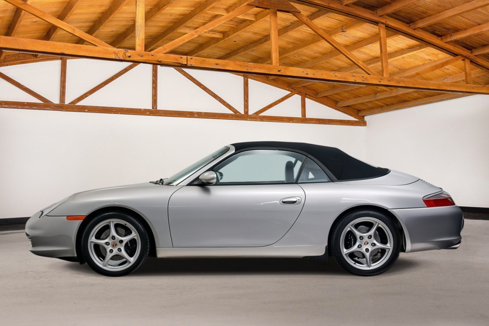 Used 2003 Porsche 911 Carrera RWD image 3