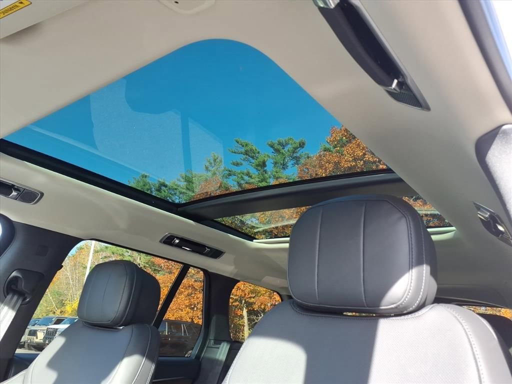 New 2025 Land Rover Range Rover SE image 13