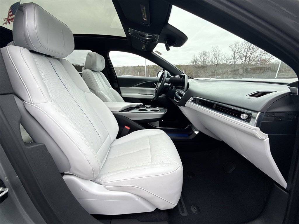 Used 2024 Cadillac Lyriq Luxury image 26