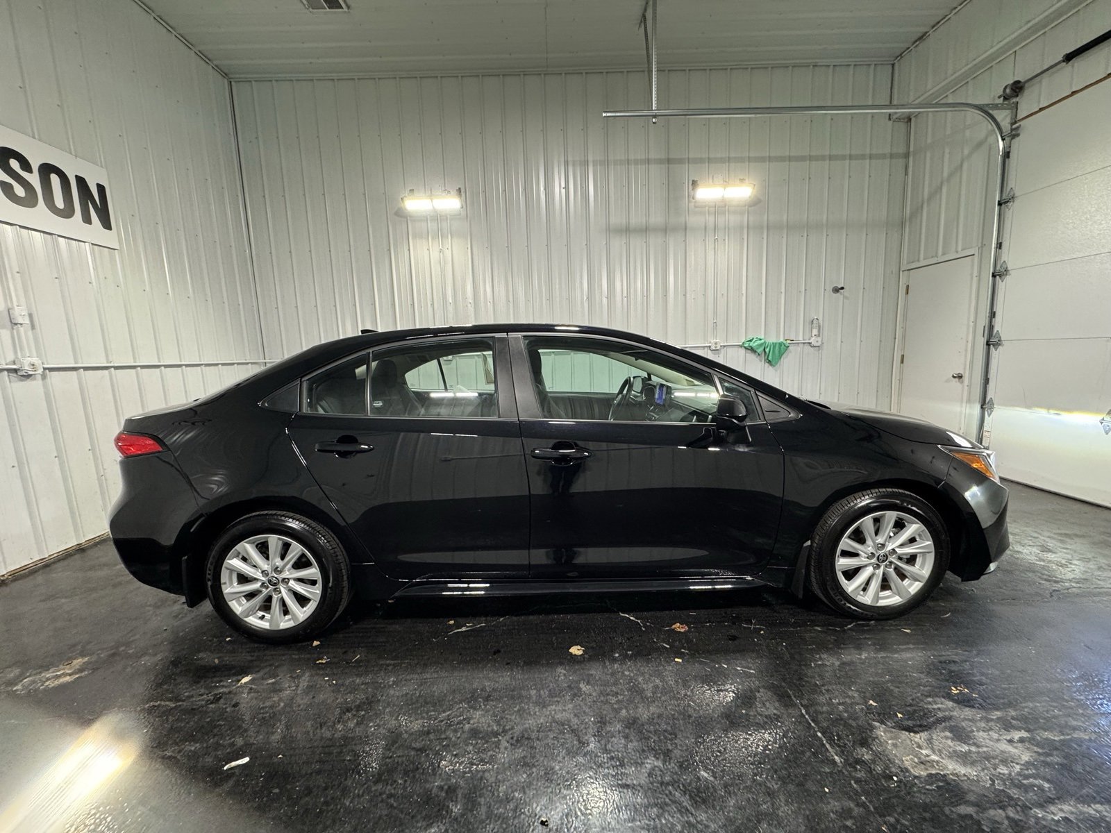 Used 2024 Toyota Corolla LE w/ LE Convenience Package image 4