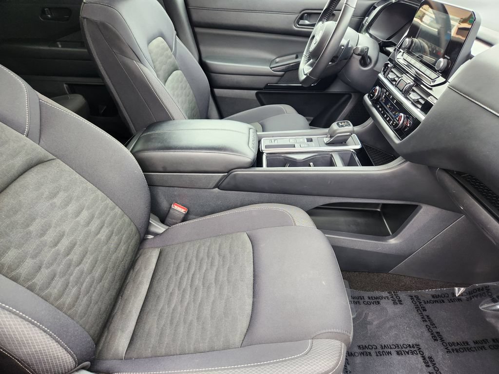 Used 2025 Nissan Pathfinder SV FWD image 5