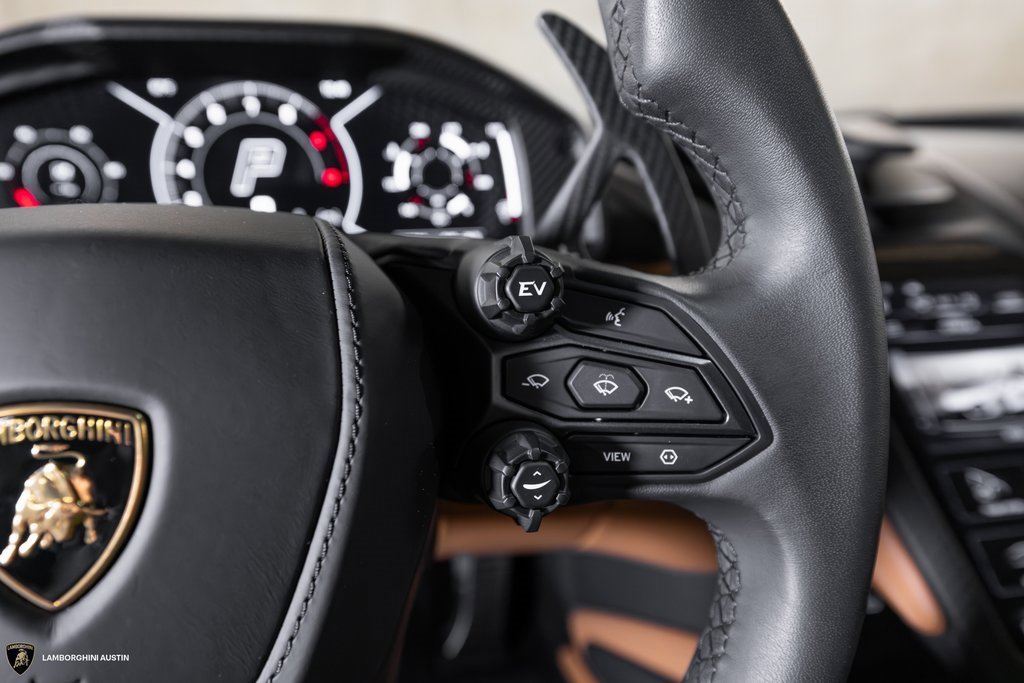 Used 2024 Lamborghini Revuelto image 27