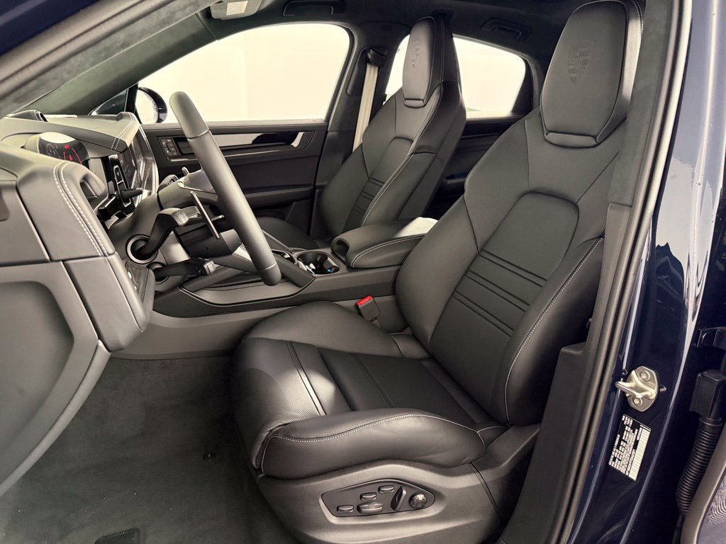 New 2026 Porsche Cayenne GTS AWD/4WD image 5