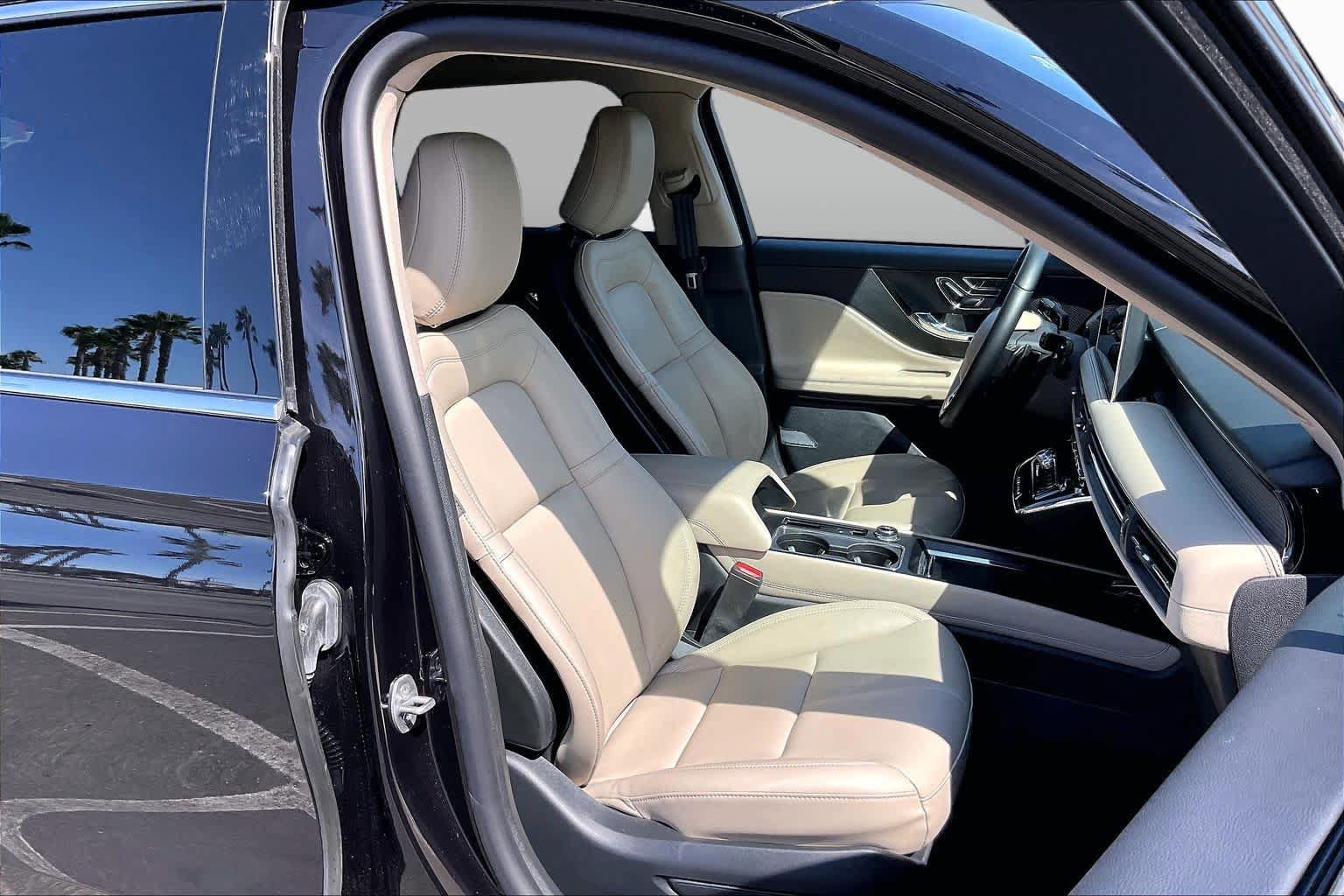 Used 2025 Lincoln Corsair FWD image 8