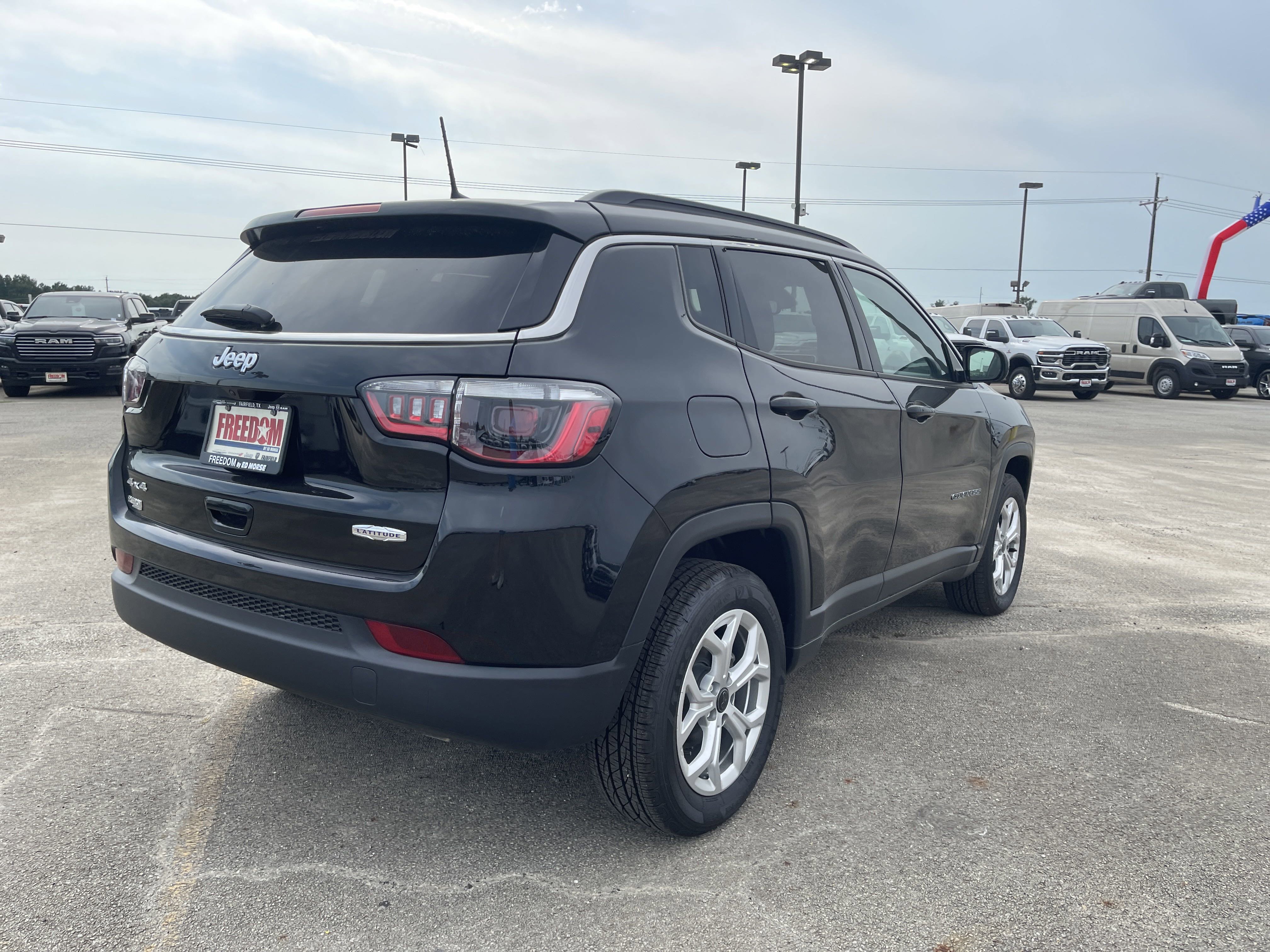 New 2025 Jeep Compass Latitude image 4