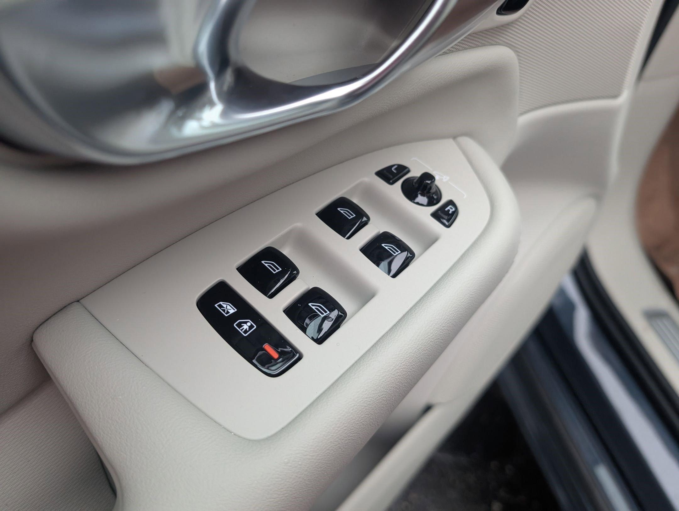 New 2026 Volvo XC90 B5 Ultra w/ Protection Package Premier image 8