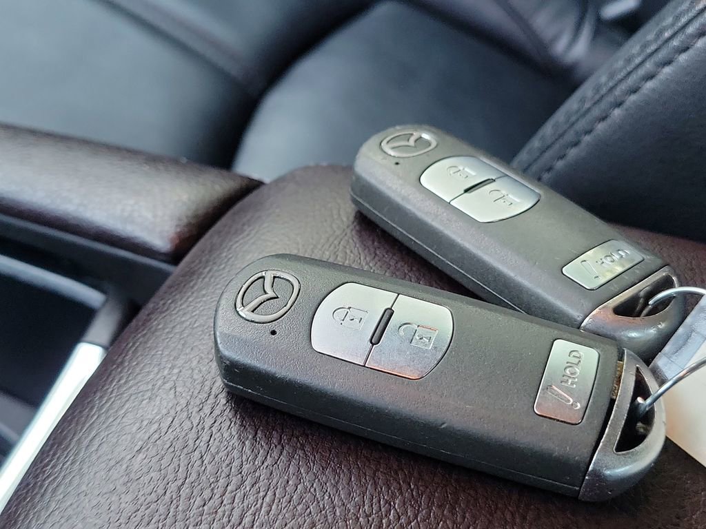 Used 2017 MAZDA MAZDA3 Touring image 33