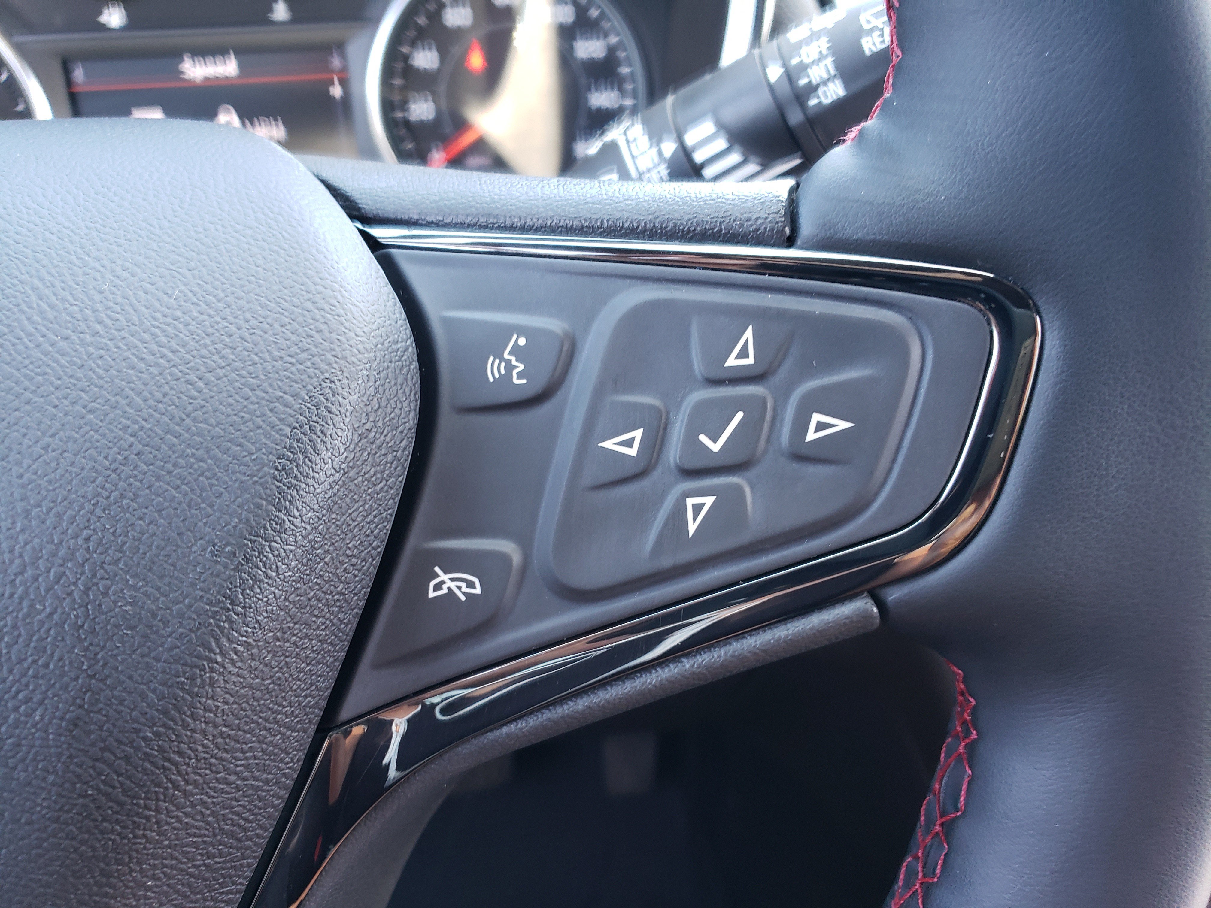 Used 2023 Chevrolet Equinox RS w/ RS Leather Package FWD image 17