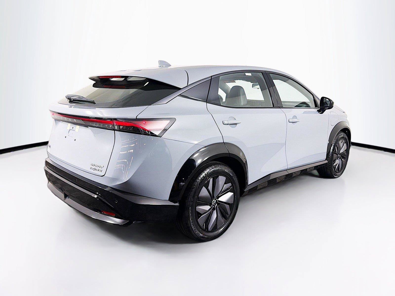 Used 2024 Nissan Ariya AWD image 11