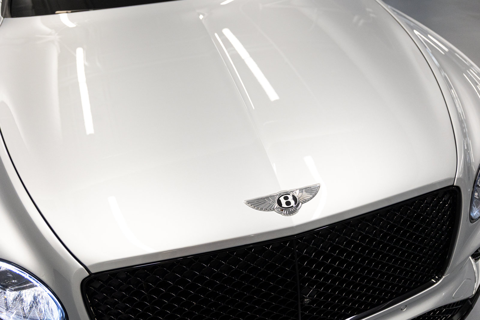 Certified 2023 Bentley Bentayga Plug-In Hybrid AWD/4WD image 12