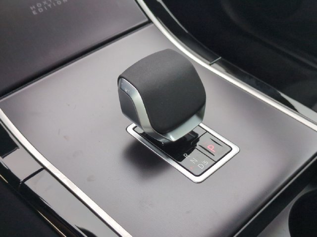 New 2026 Land Rover Range Rover Evoque Hoxton AWD/4WD image 9