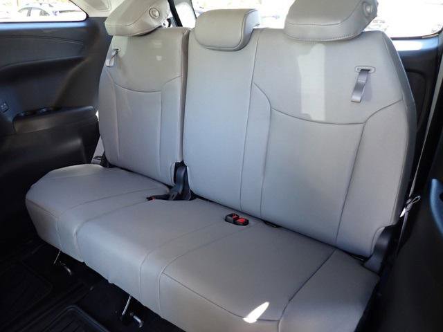 Certified 2025 Toyota Sienna XLE image 18