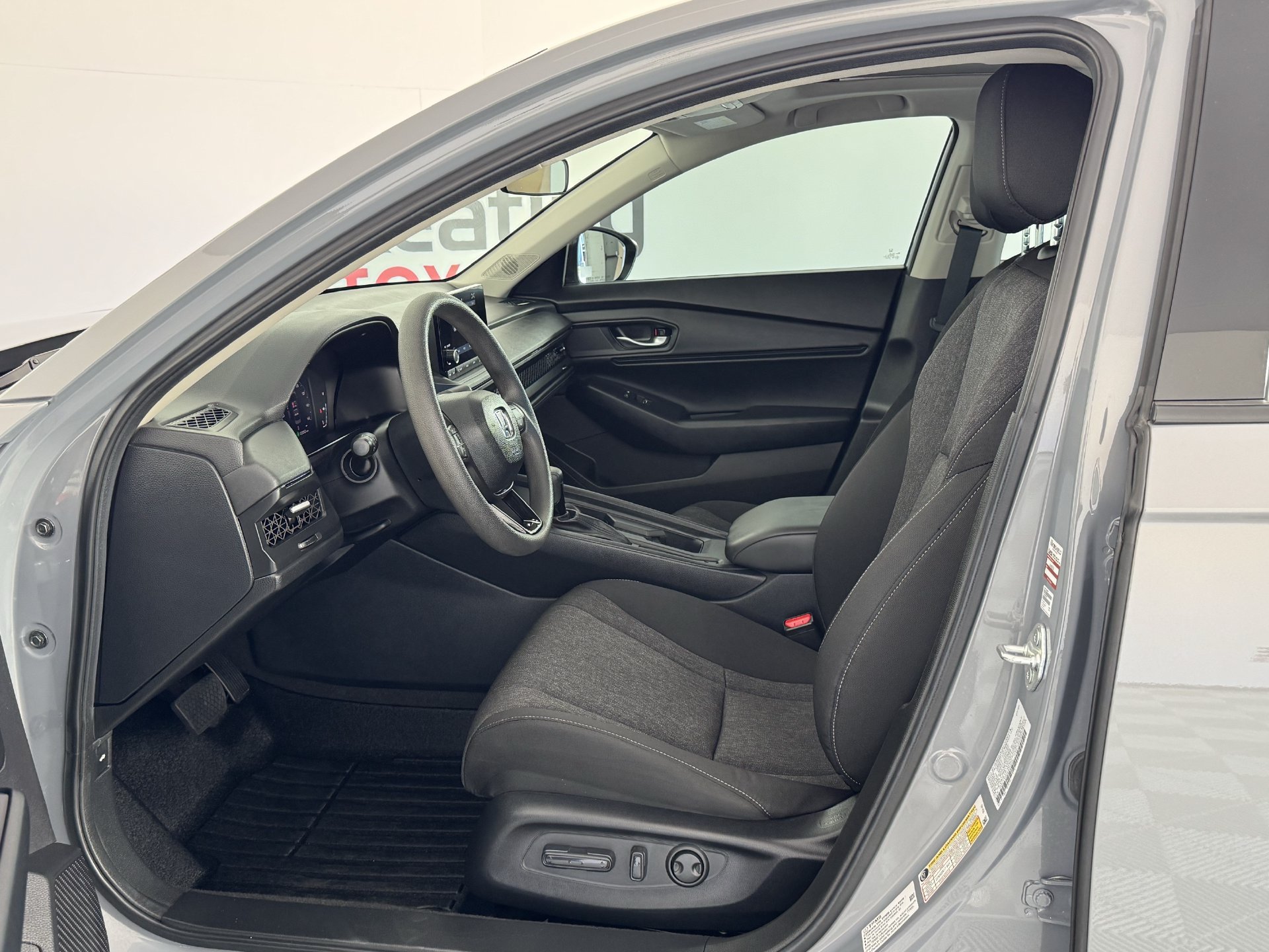 Used 2025 Honda Accord SE image 14
