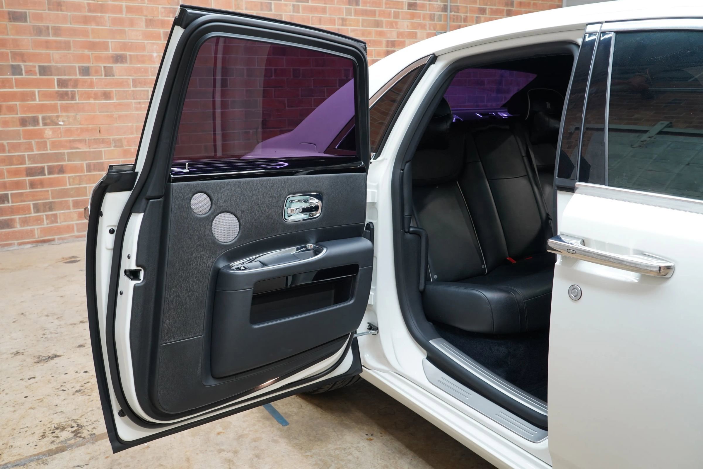 Used 2015 Rolls-Royce Ghost image 46