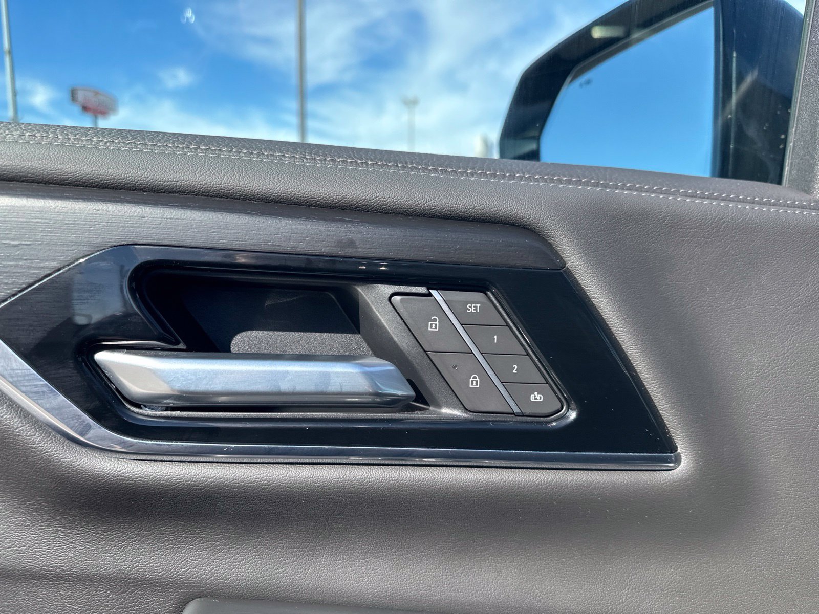 Used 2026 GMC Yukon Denali w/ Sun & Power Step Package AWD/4WD image 19