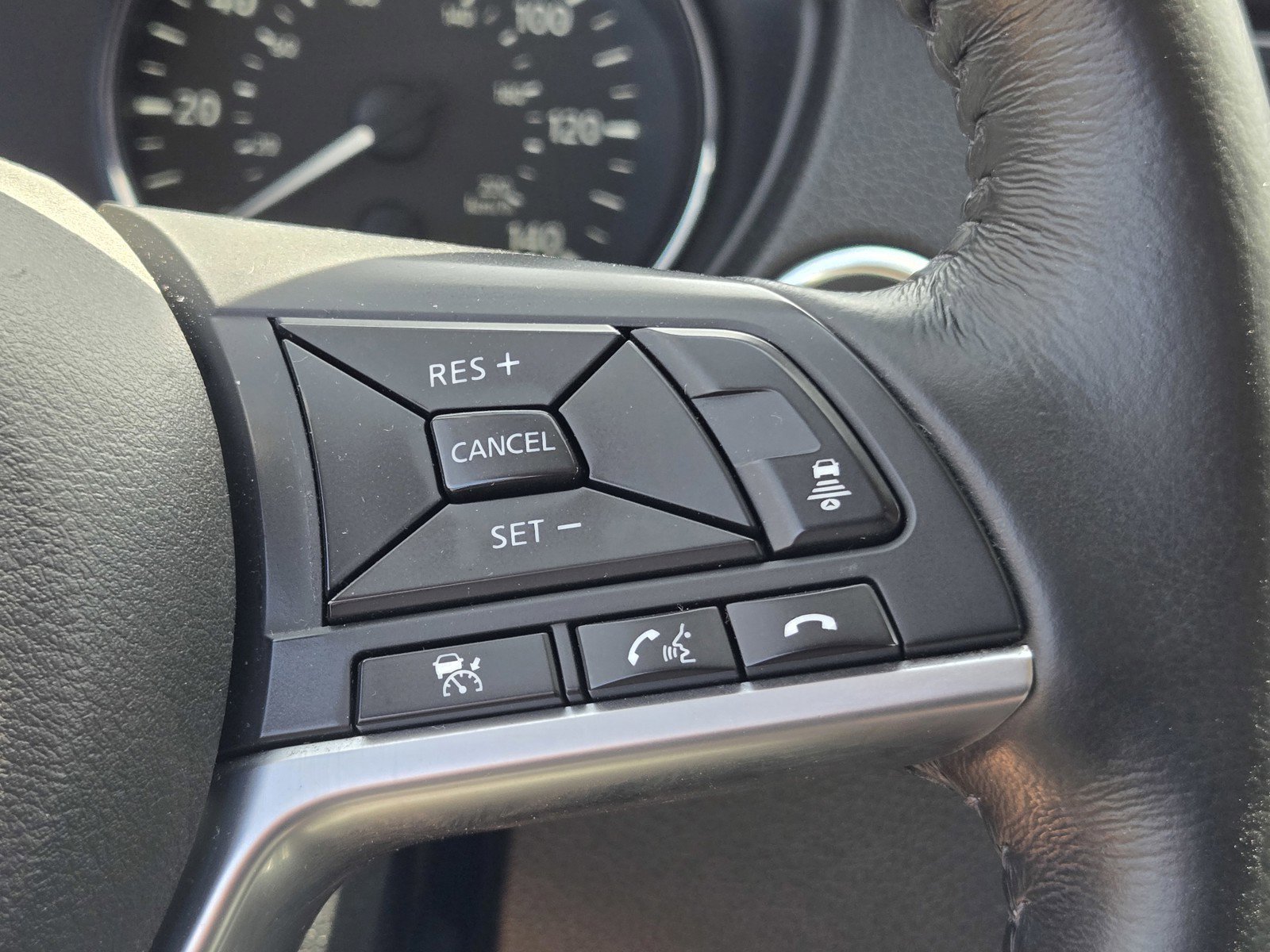 Used 2017 Nissan Rogue Sport SL w/ SL Premium Package image 23