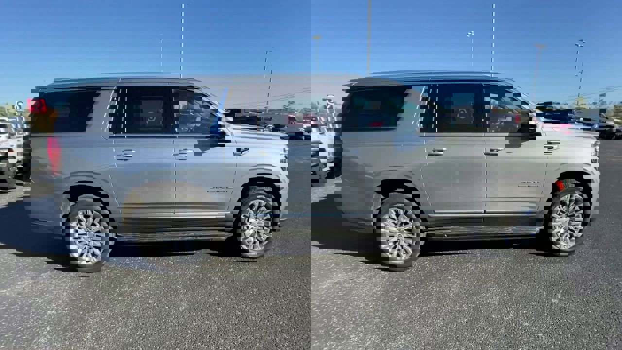 Certified 2023 GMC Yukon XL Denali image 2