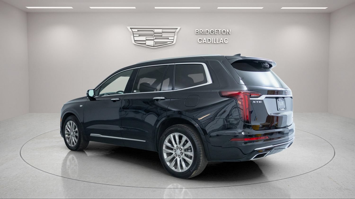 Used 2023 Cadillac XT6 Premium Luxury w/ Technology Package FWD image 5