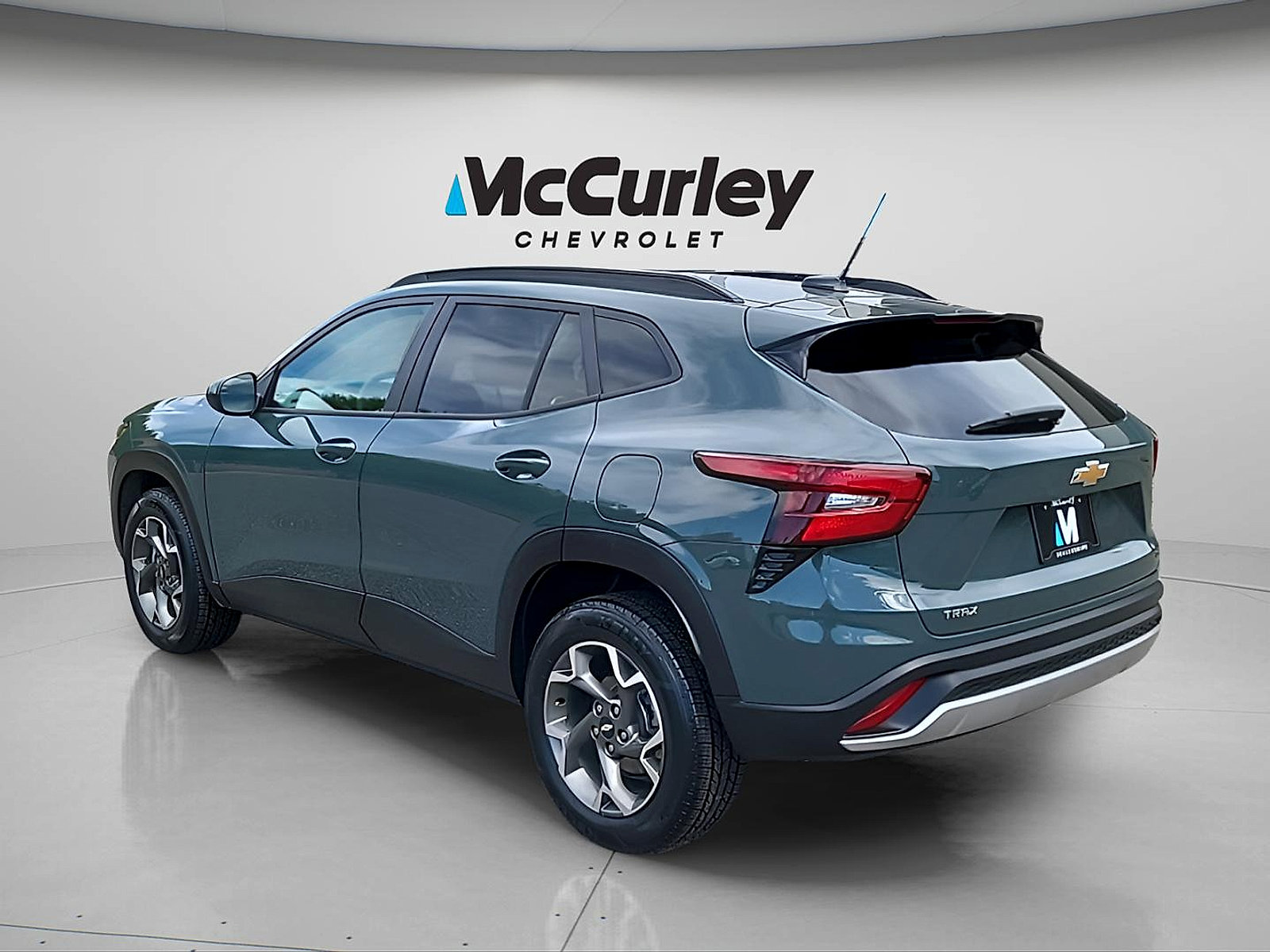 Used 2025 Chevrolet Trax LT FWD image 5