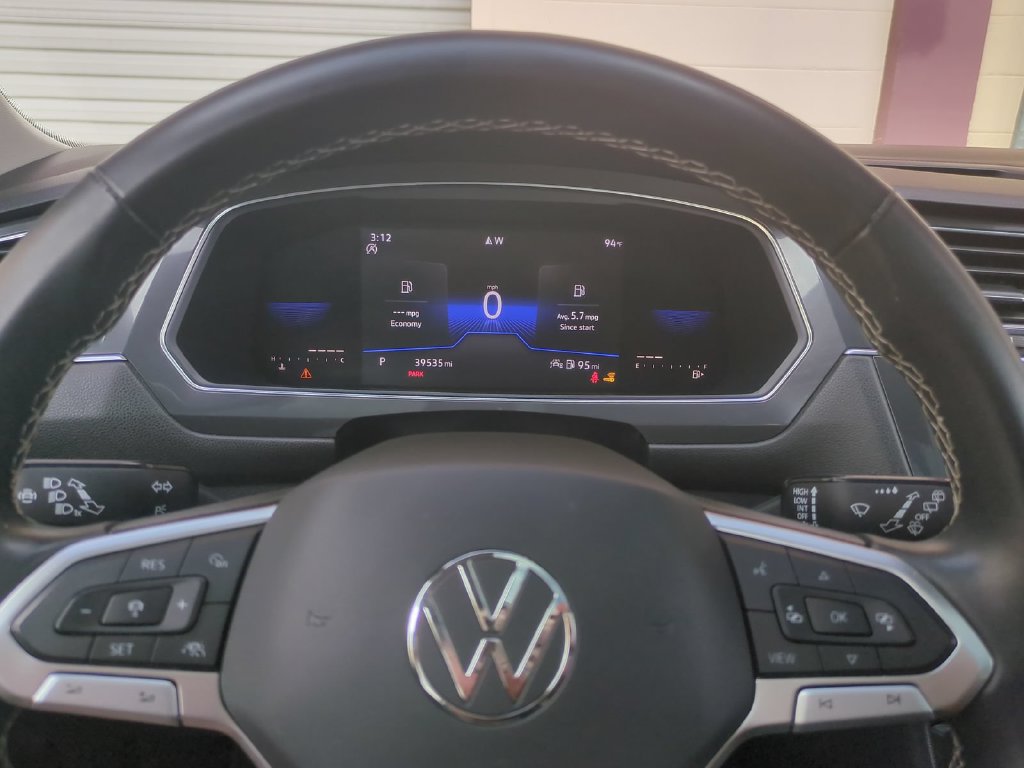 Used 2022 Volkswagen Tiguan SE w/ Panoramic Sunroof Package FWD image 37