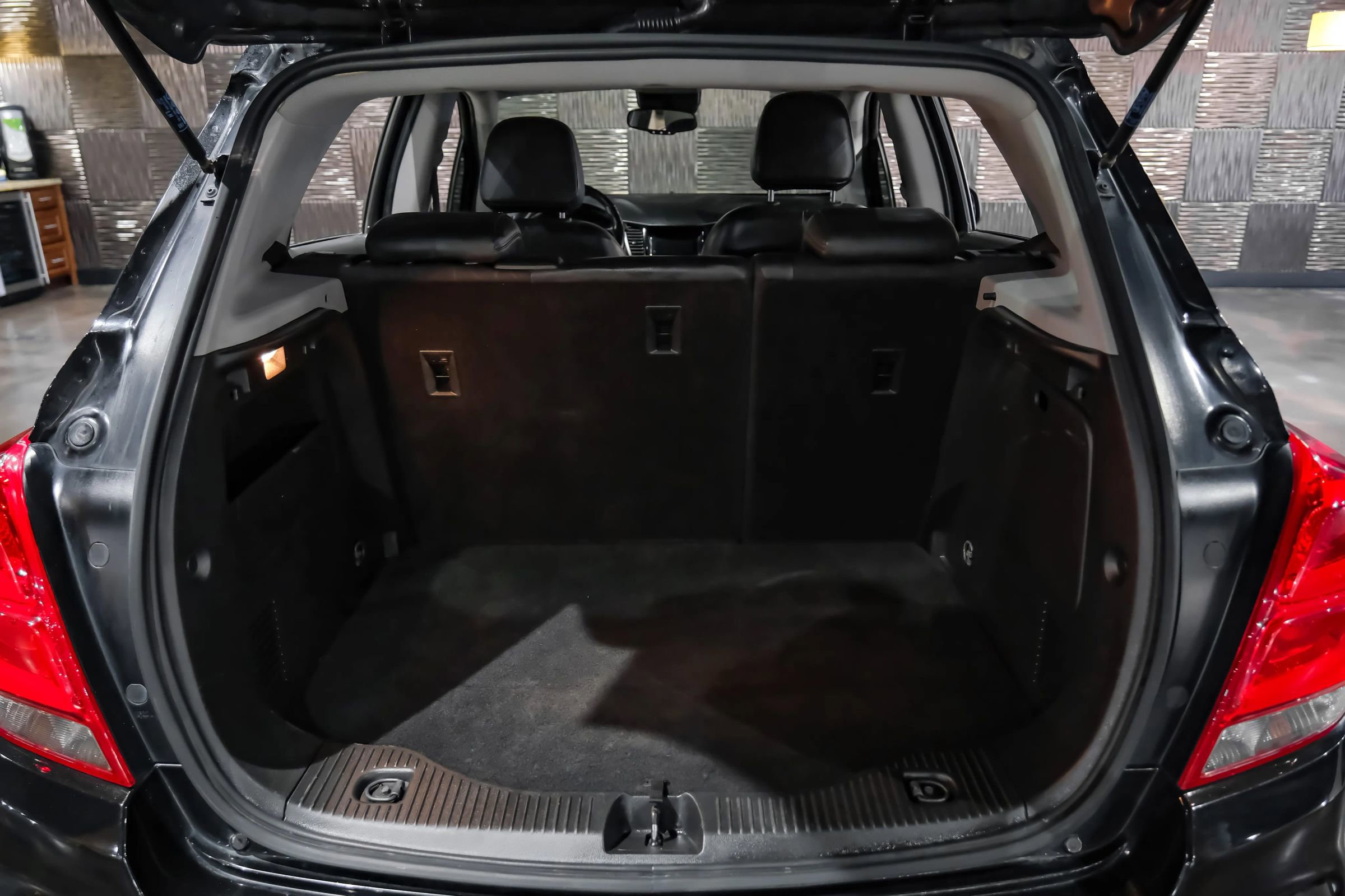 Used 2022 Chevrolet Trax LT w/ LT Convenience Package image 42