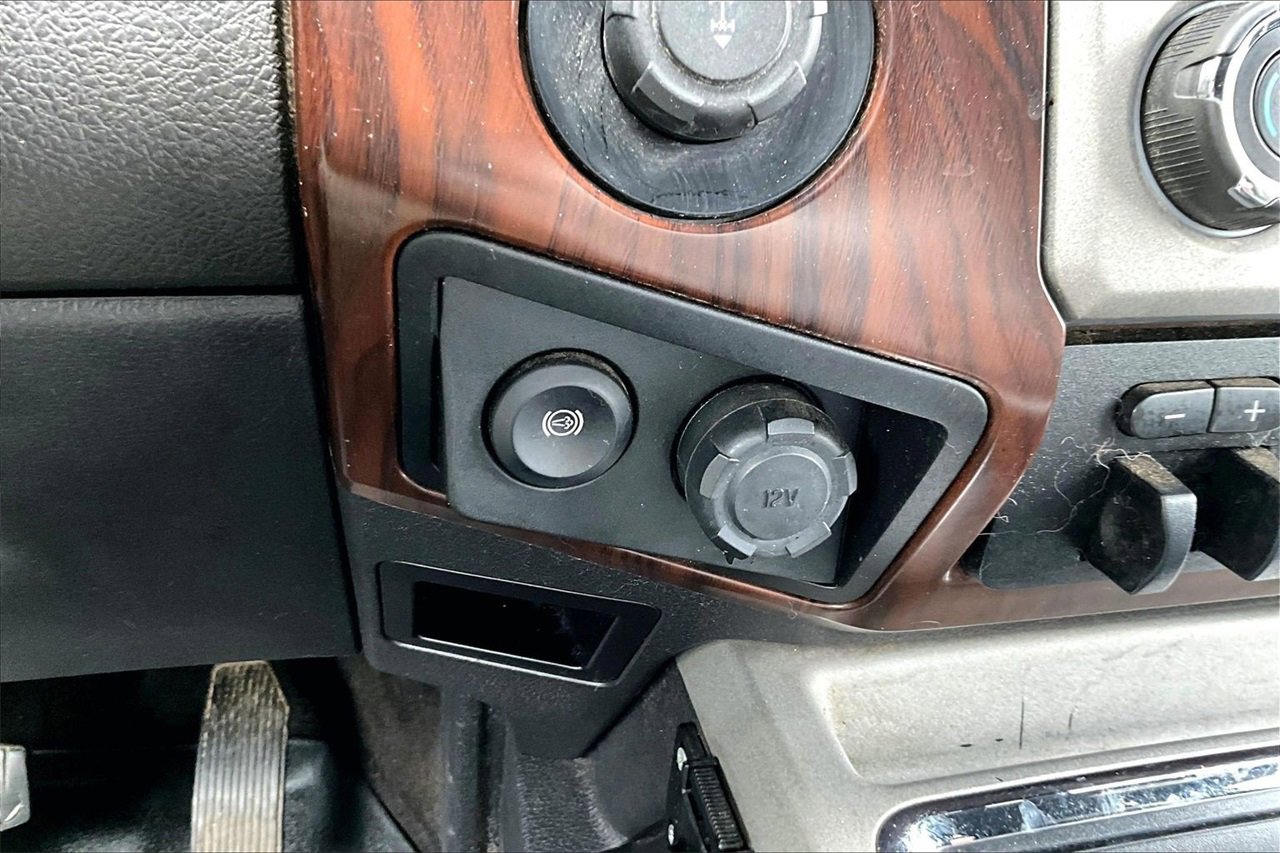 Used 2015 Ford F250 Lariat w/ Chrome Package image 25