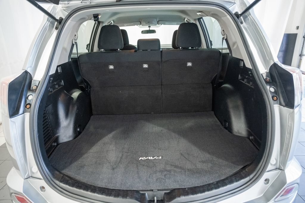 Used 2016 Toyota RAV4 LE AWD/4WD image 8