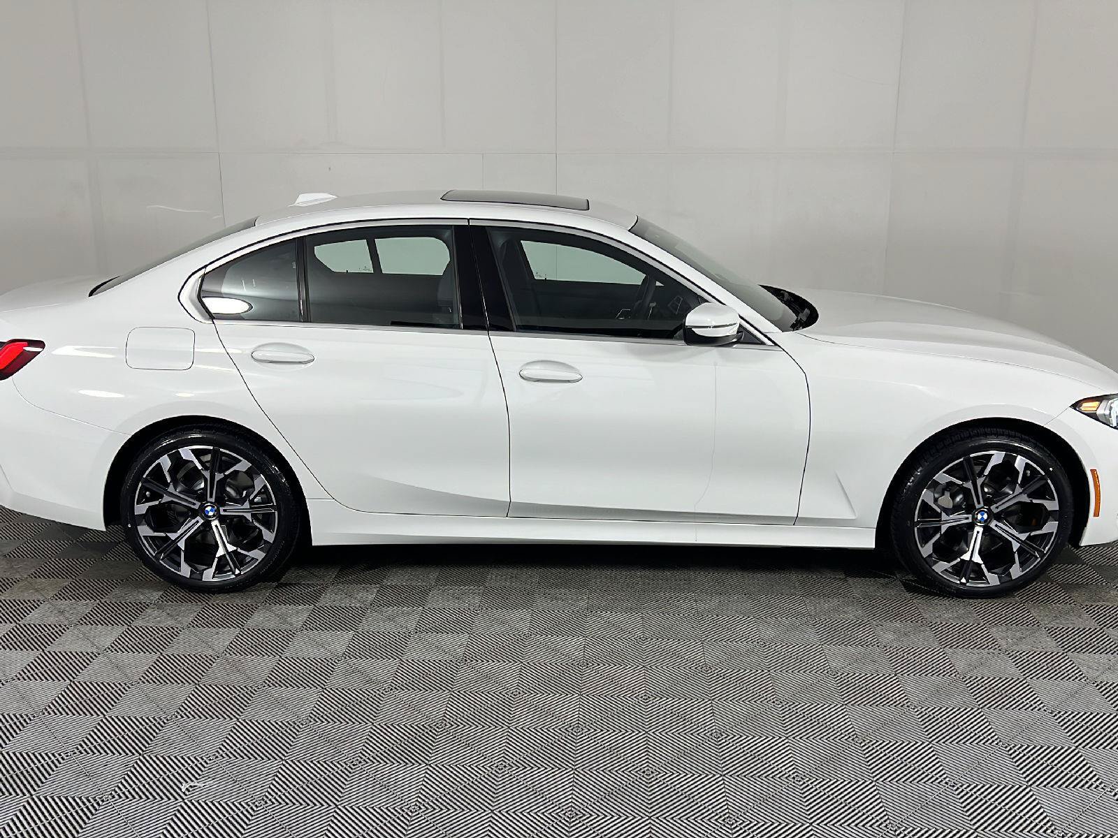 New 2026 BMW 330i xDrive Sedan AWD/4WD image 2