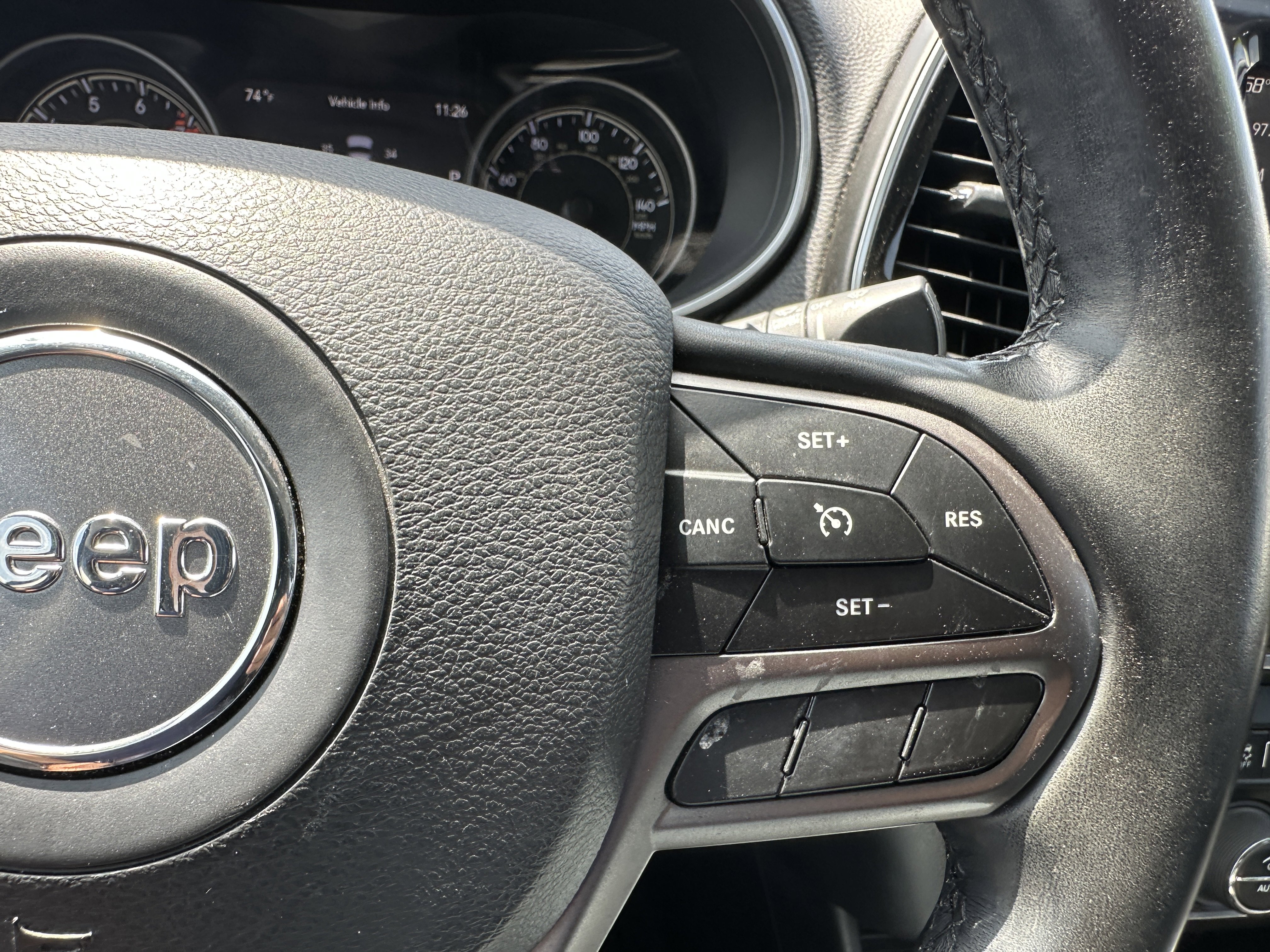 Used 2019 Jeep Cherokee Limited AWD/4WD image 28