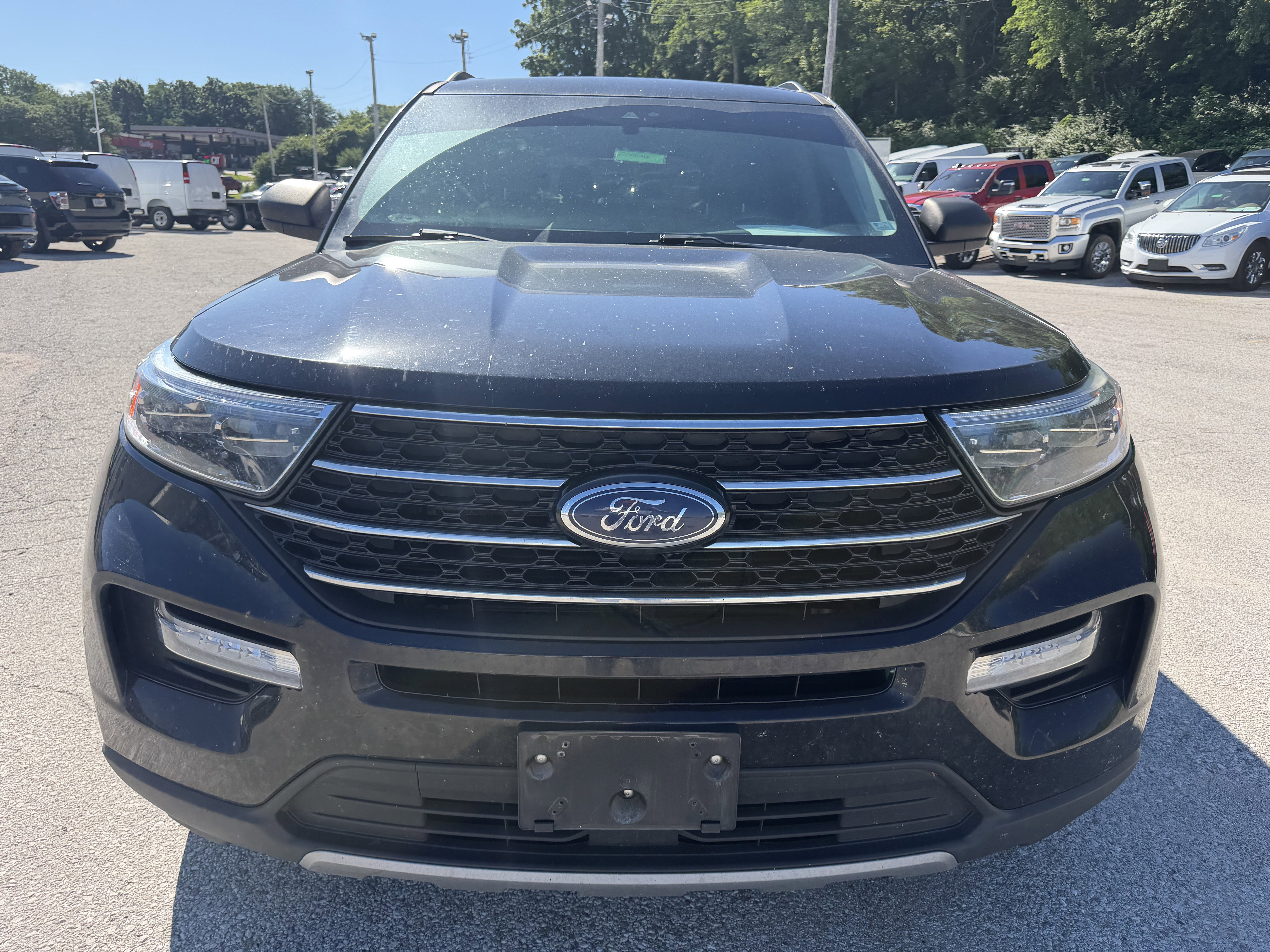Used 2021 Ford Explorer XLT w/ Equipment Group 202A AWD/4WD image 2