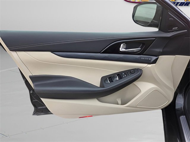 Used 2021 Nissan Maxima Platinum image 10