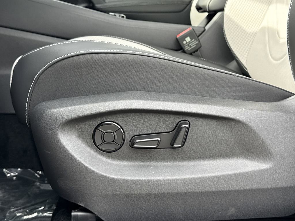 New 2026 Volkswagen Tiguan SE FWD image 24