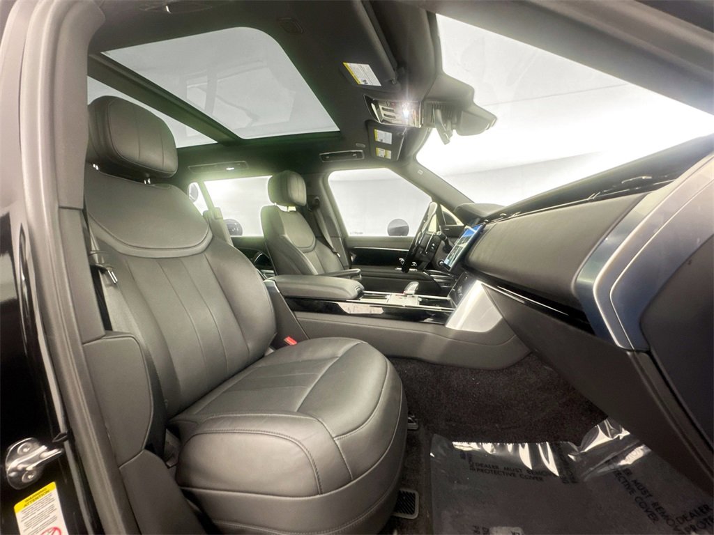 Used 2024 Land Rover Range Rover Long Wheelbase SE image 28