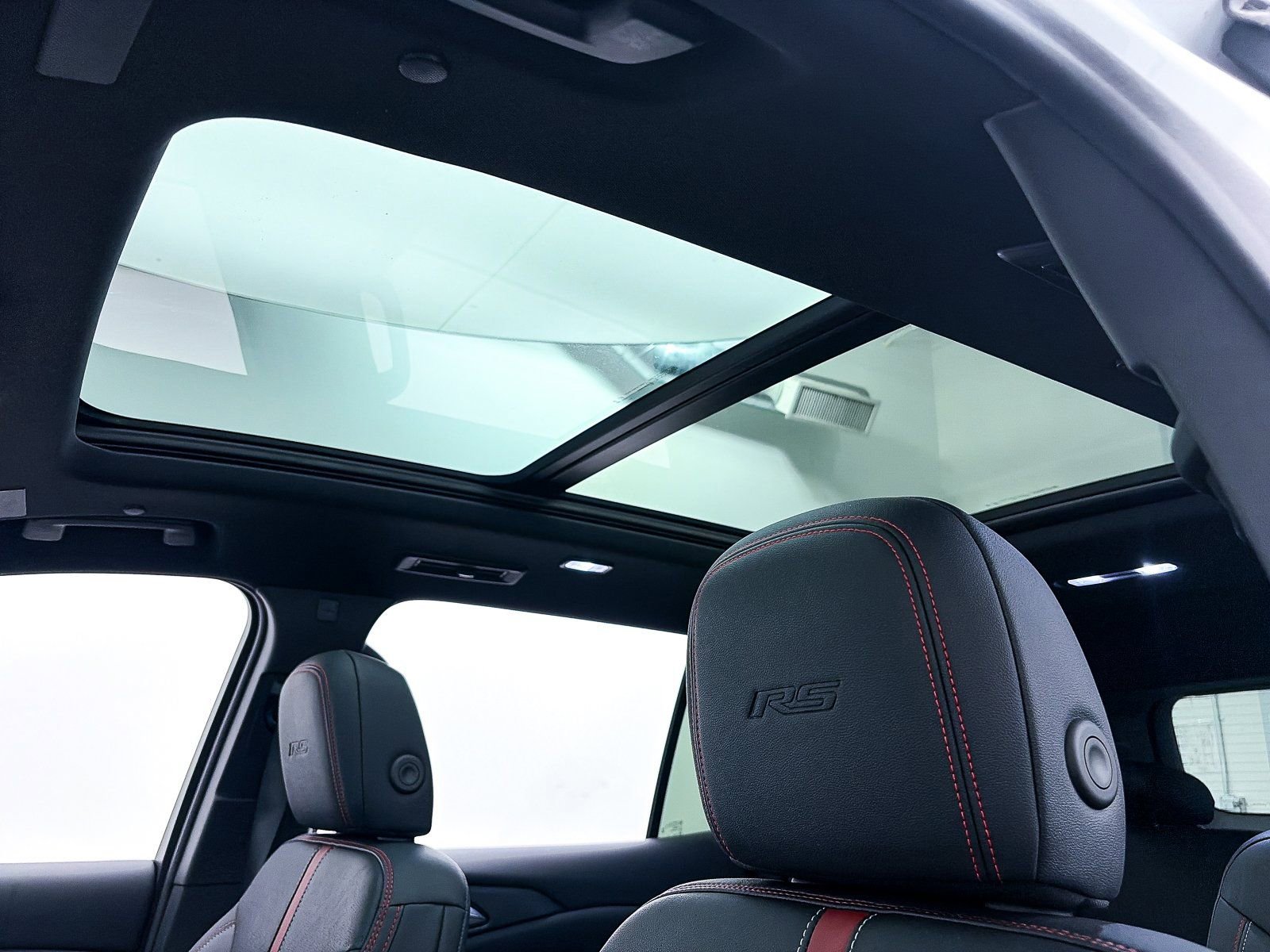 Used 2024 Chevrolet Traverse RS w/ LPO, Floor Liner Package image 5