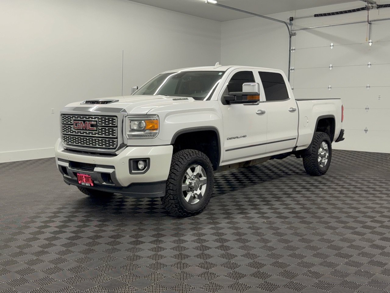 Used 2019 GMC Sierra 2500 Denali w/ Suspension Package, Off-Road AWD/4WD image 1