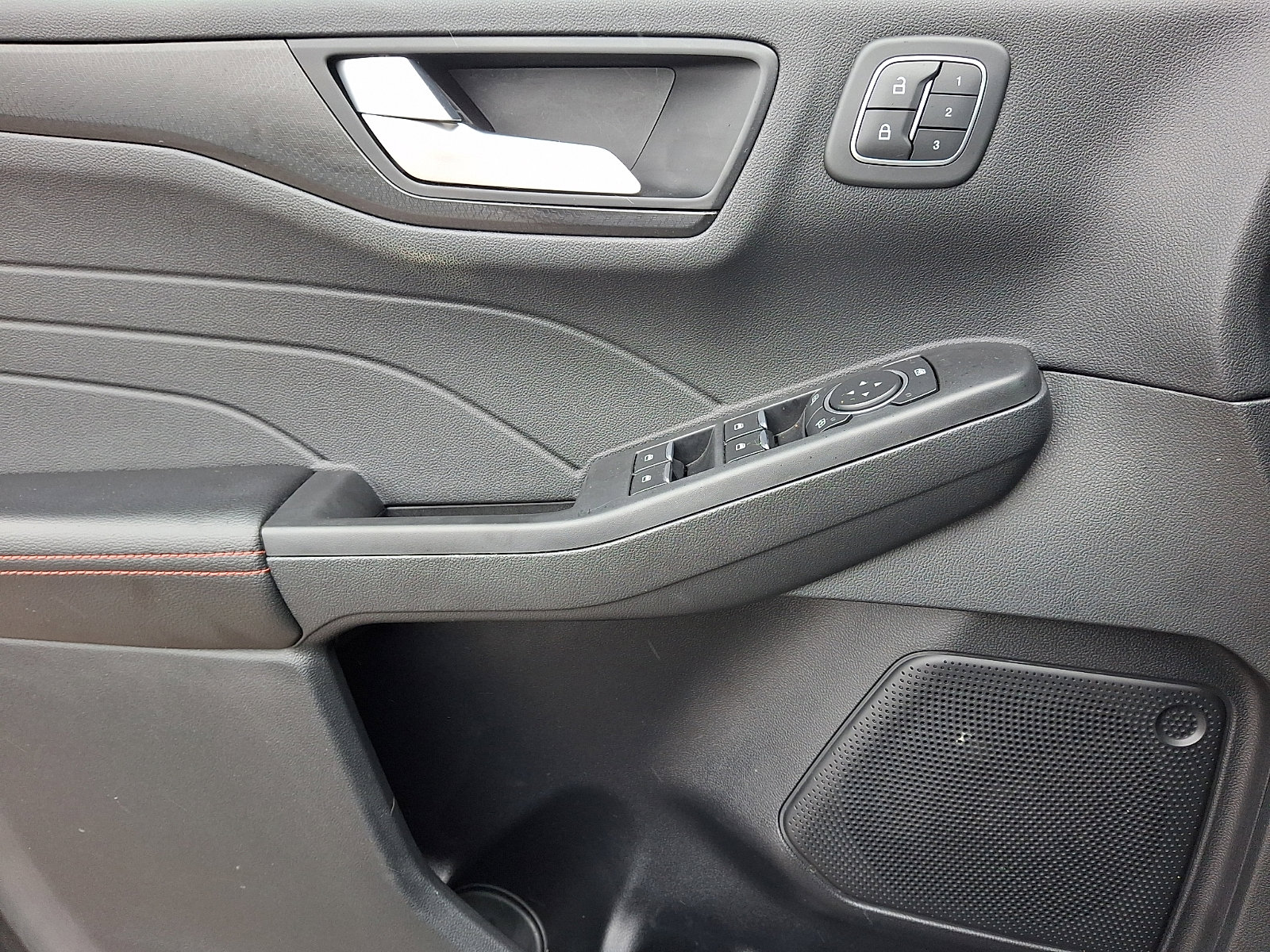 Certified 2022 Ford Escape SEL w/ SEL Stealth AWD Package image 21