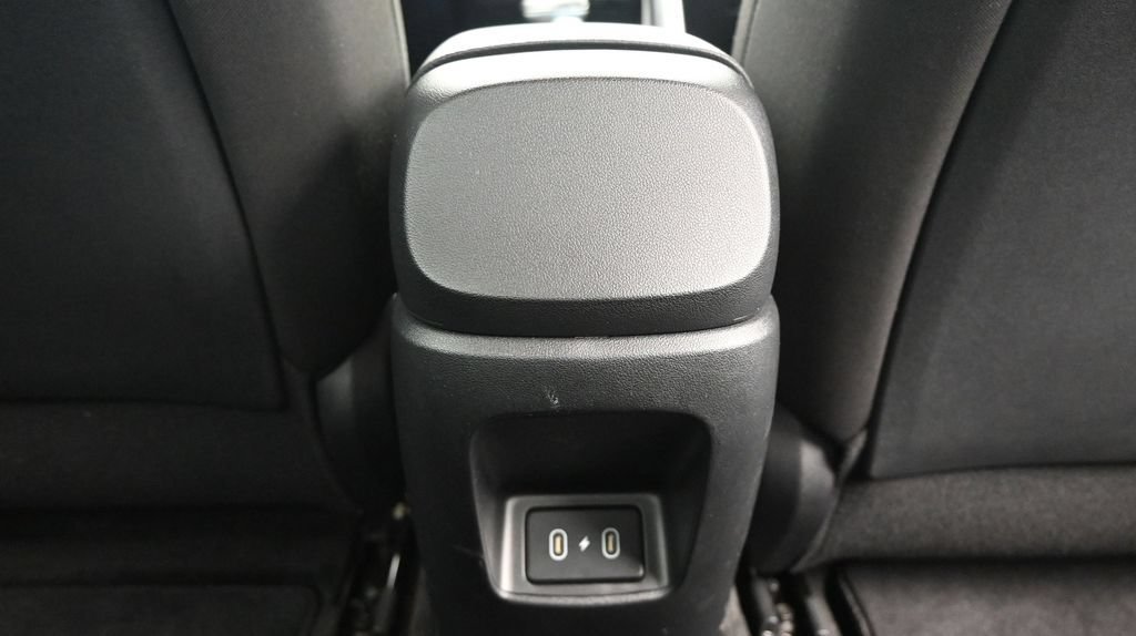 Used 2025 Hyundai Elantra SEL FWD image 16