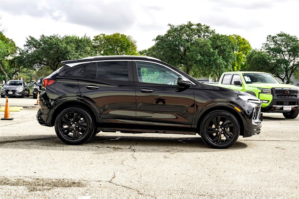 Used 2024 Buick Encore GX Sport Touring image 4