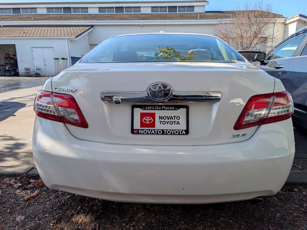 Used 2011 Toyota Camry XLE w/ SE/XLE Extra-Value Pkg FWD image 4