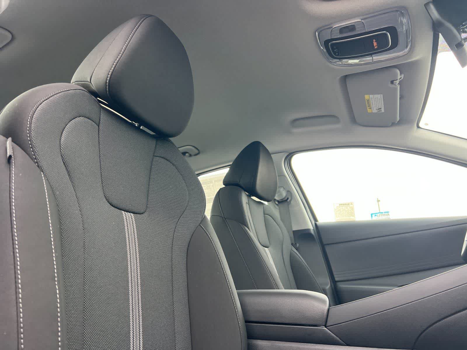 New 2026 Hyundai Elantra SE FWD image 17