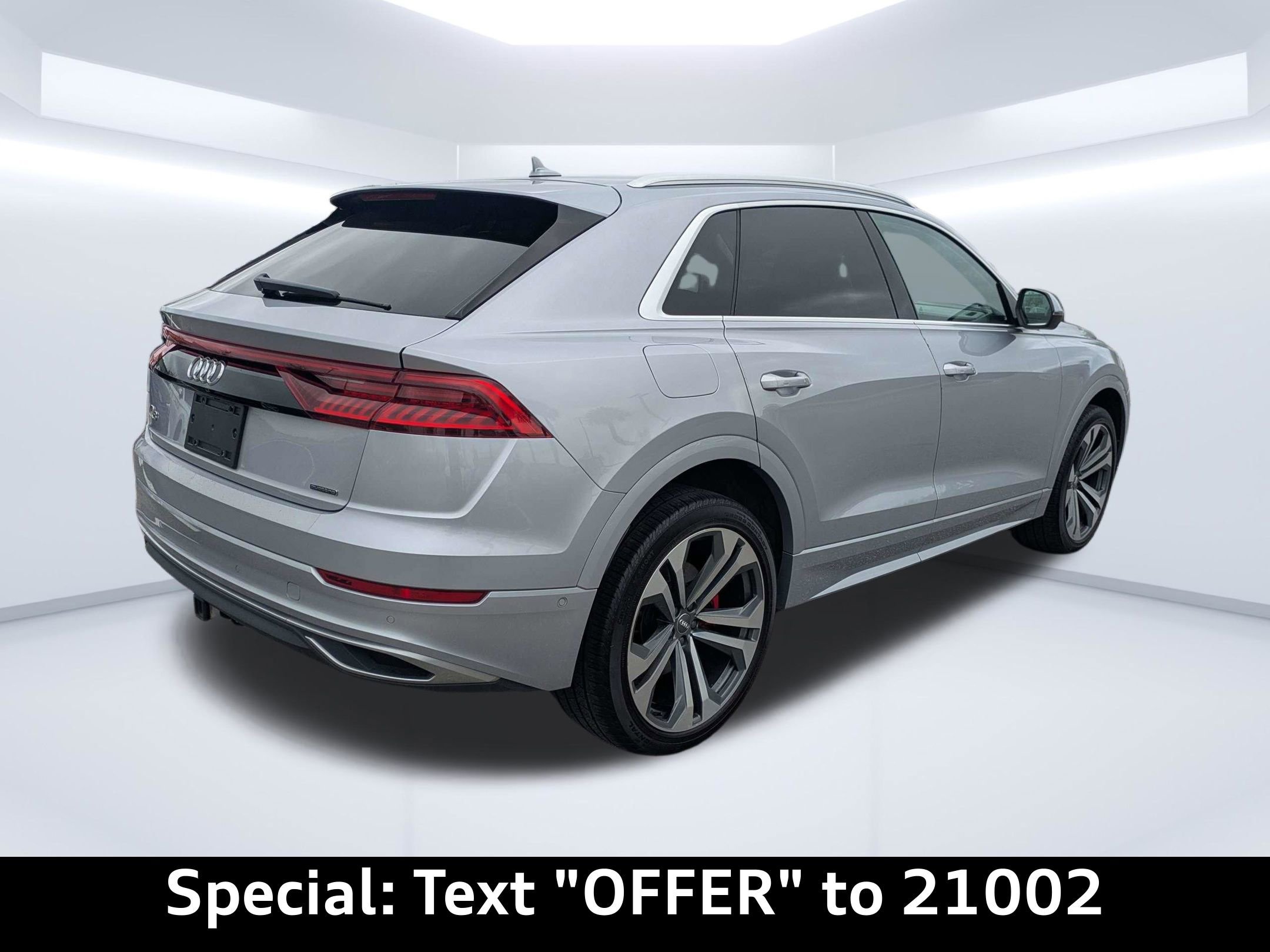 Used 2019 Audi Q8 Prestige w/ Luxury Package AWD/4WD image 3