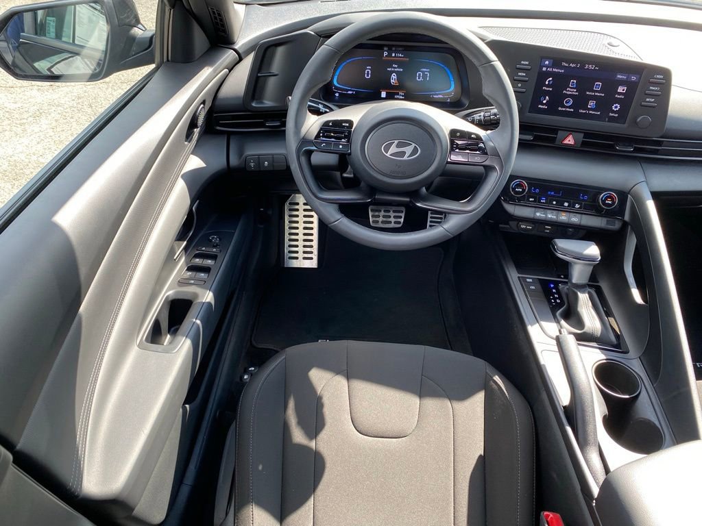 Used 2025 Hyundai Elantra Sport image 25