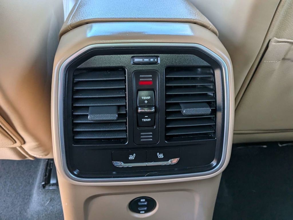 Used 2020 Porsche Macan image 13
