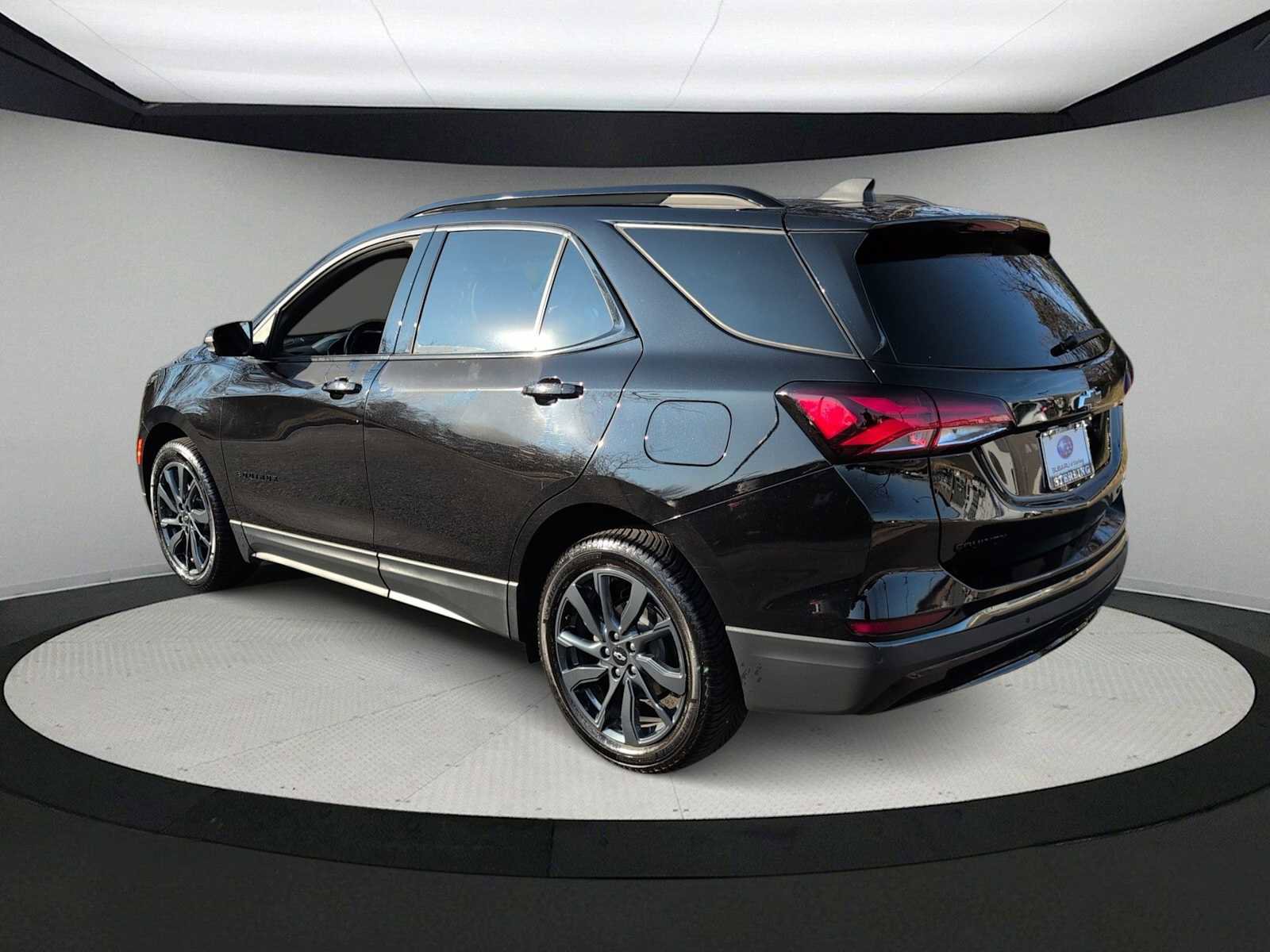 Used 2022 Chevrolet Equinox RS w/ RS Leather Package image 6