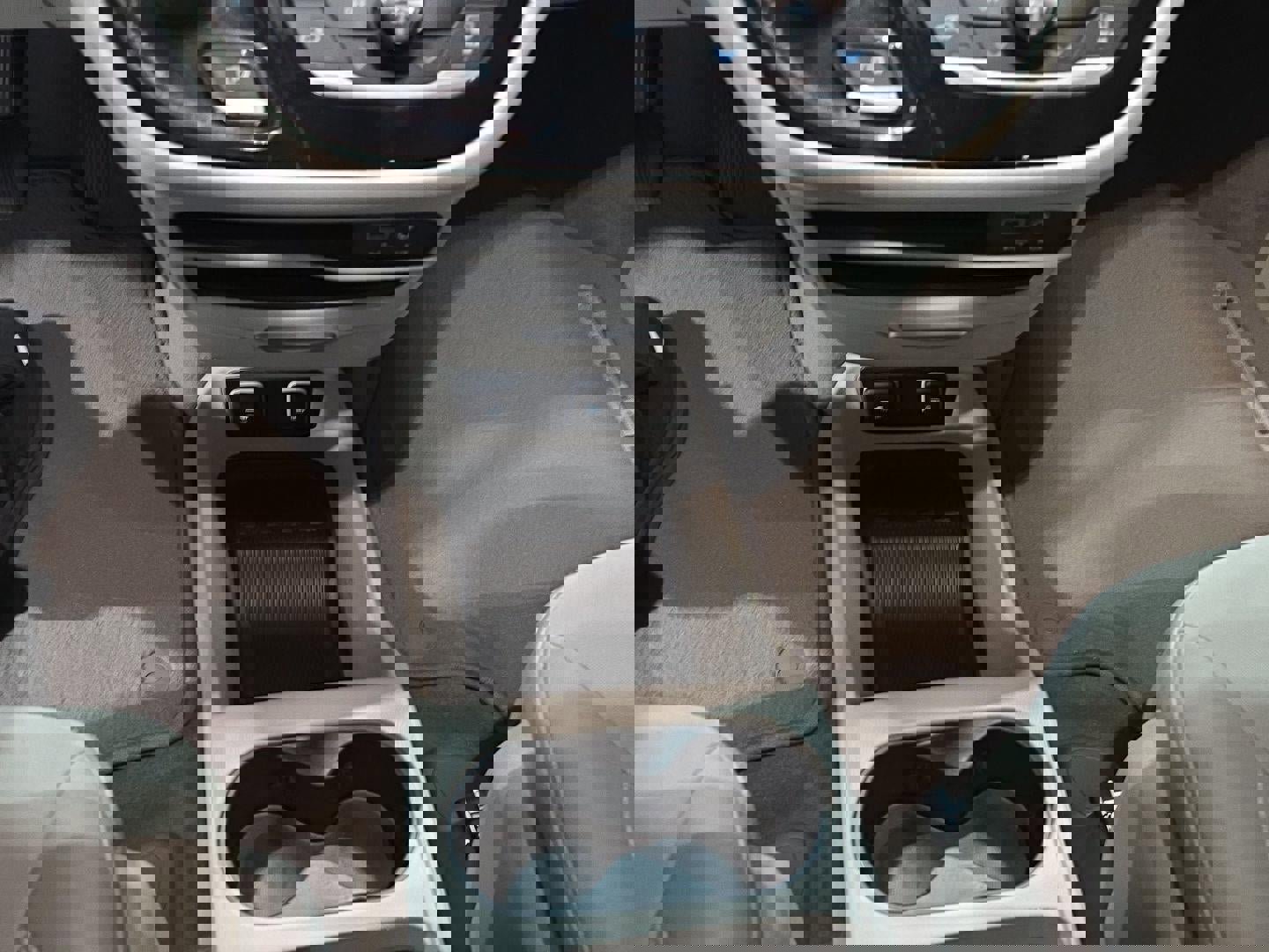 Used 2017 Chrysler Pacifica Touring image 14